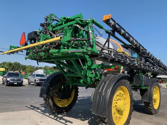 Image of John Deere R4060 equipment image 4