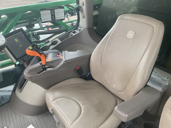 Image of John Deere R4060 equipment image 3