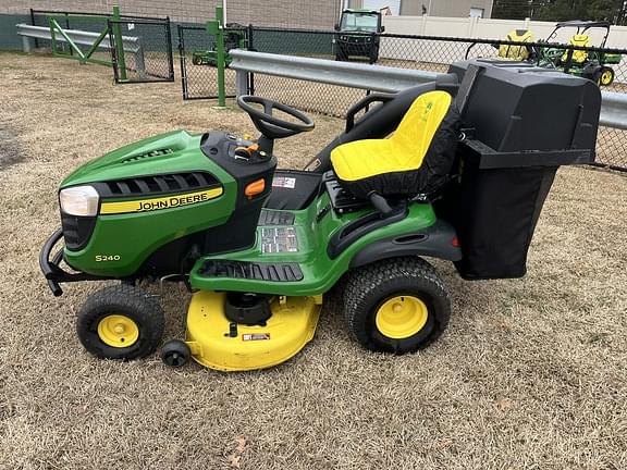 Image of John Deere S240 equipment image 2