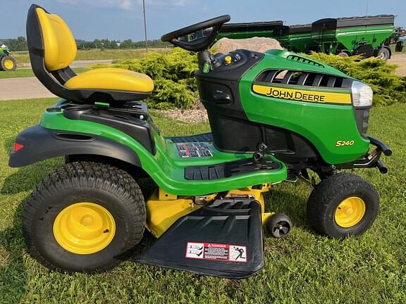 Image of John Deere S240 equipment image 4