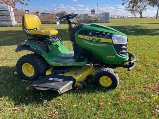 Image of John Deere S240 equipment image 1
