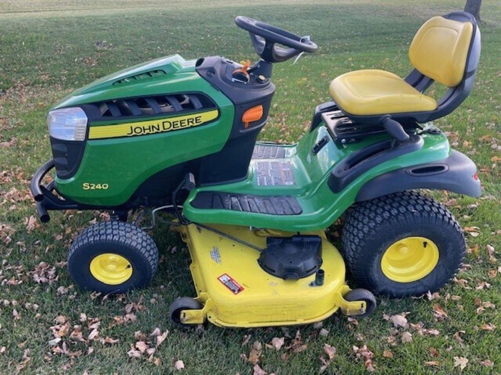 Image of John Deere S240 Primary image
