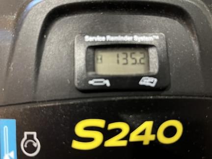 Image of John Deere S240 equipment image 4