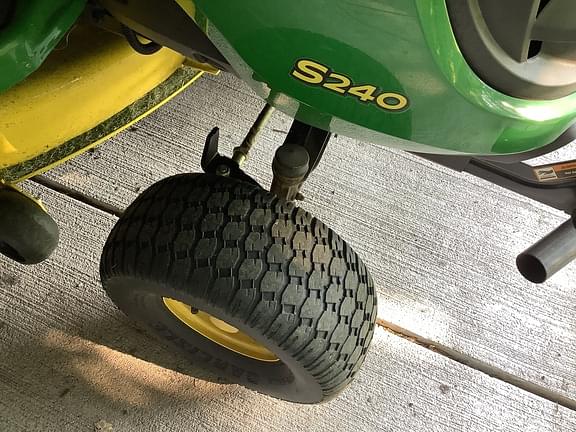 Image of John Deere S240 equipment image 3