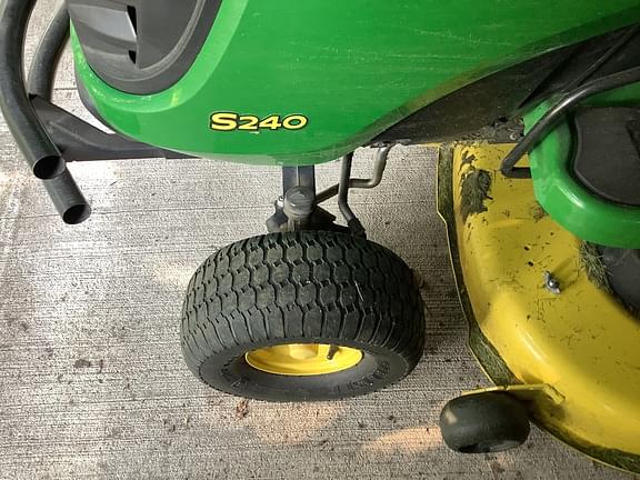 Image of John Deere S240 equipment image 4