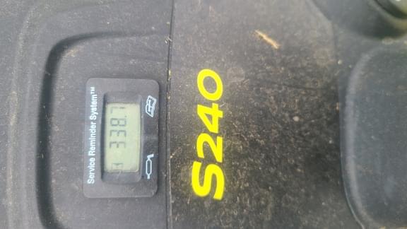 Image of John Deere S240 equipment image 4