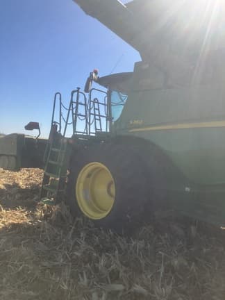 Image of John Deere S760 equipment image 4