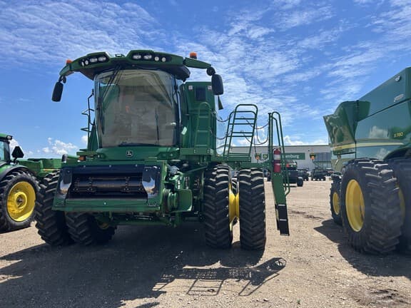 Image of John Deere S760 equipment image 1