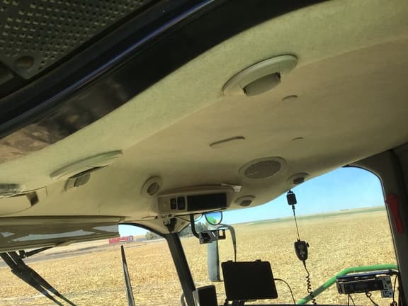 Image of John Deere S770 equipment image 4