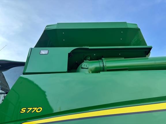Image of John Deere S770 equipment image 4
