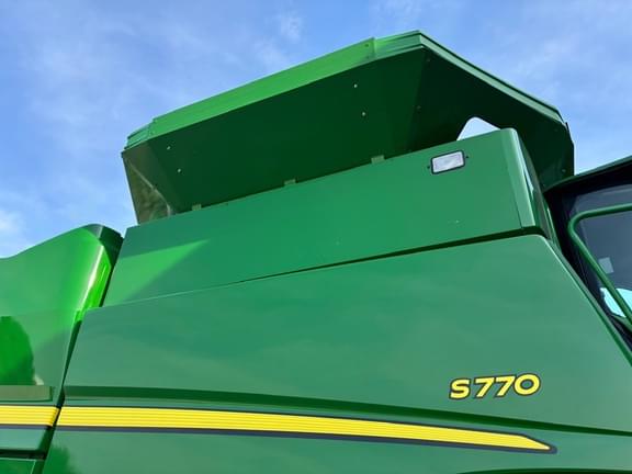 Image of John Deere S770 equipment image 1