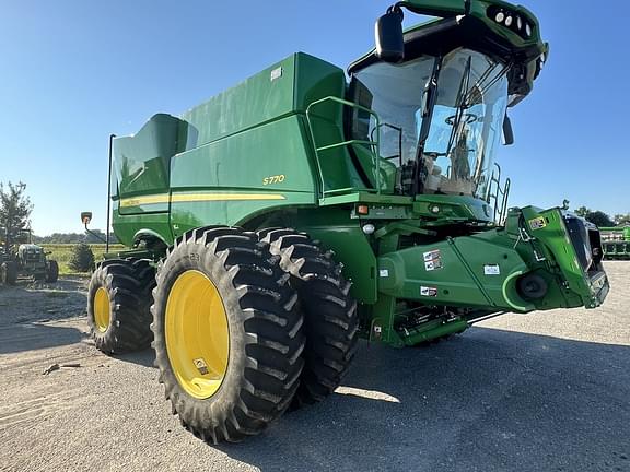 Image of John Deere S770 equipment image 1