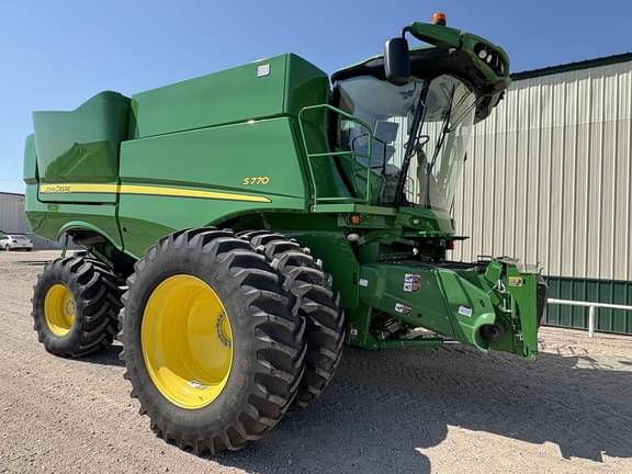 Image of John Deere S770 equipment image 1