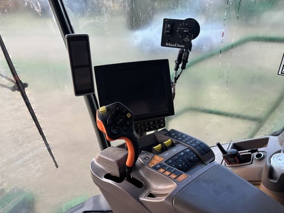 Image of John Deere S770 equipment image 4