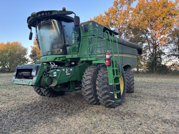 Image of John Deere S770 equipment image 1