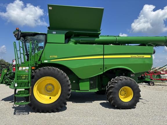 Image of John Deere S770 equipment image 1