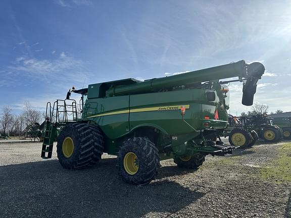 Image of John Deere S770 equipment image 1