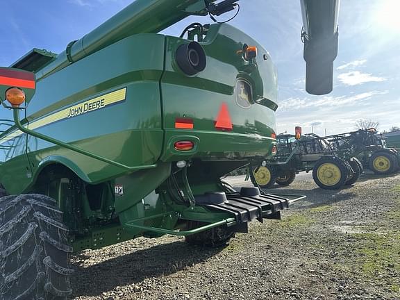 Image of John Deere S770 equipment image 2