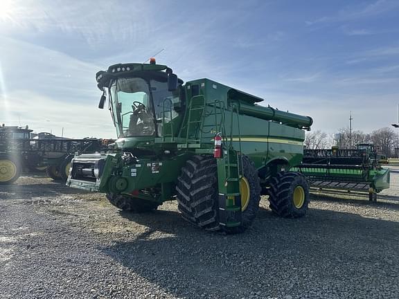 Image of John Deere S770 equipment image 1