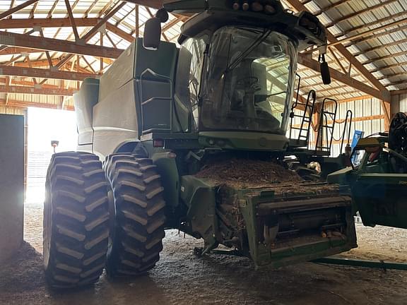 Image of John Deere S770 equipment image 1