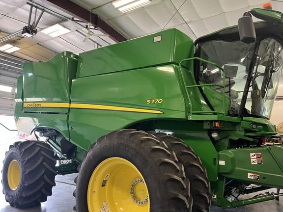 Image of John Deere S770 equipment image 4