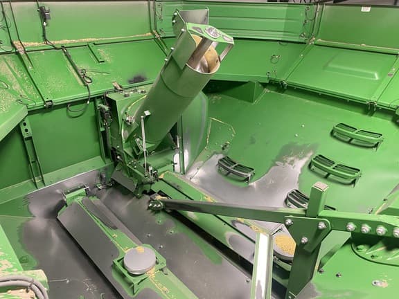 Image of John Deere S770 equipment image 4