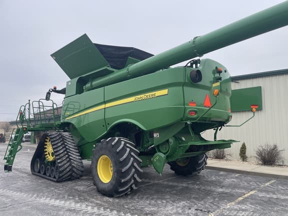 Image of John Deere S770 equipment image 1