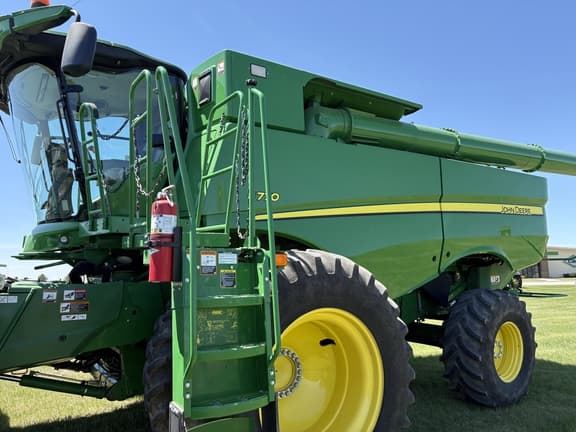Image of John Deere S770 equipment image 1