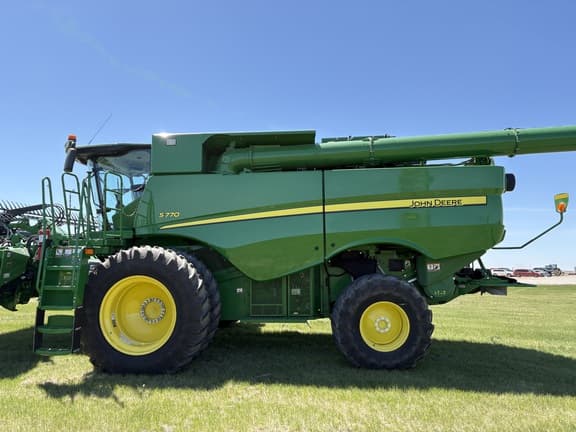 Image of John Deere S770 equipment image 2