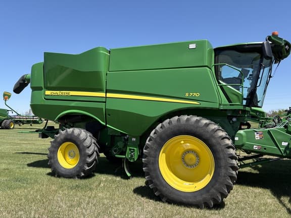 Image of John Deere S770 equipment image 3