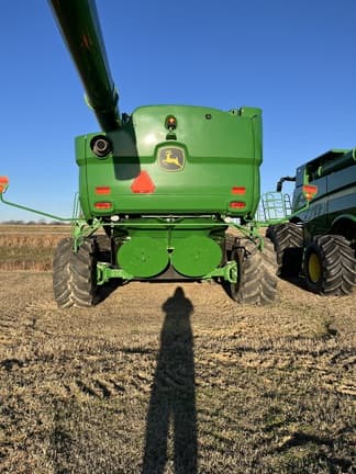 Image of John Deere S770 equipment image 2