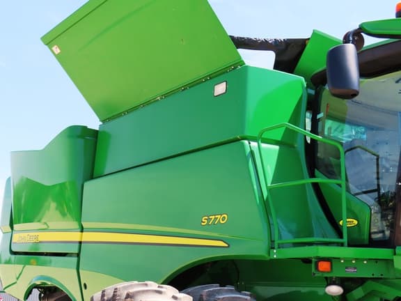 Image of John Deere S770 equipment image 2