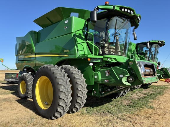 Image of John Deere S770 equipment image 2