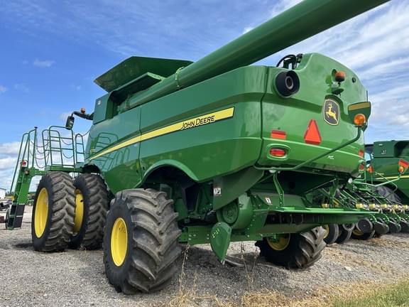 Image of John Deere S770 equipment image 2