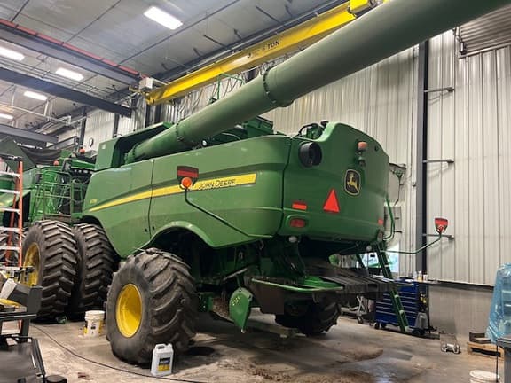 Image of John Deere S770 equipment image 3