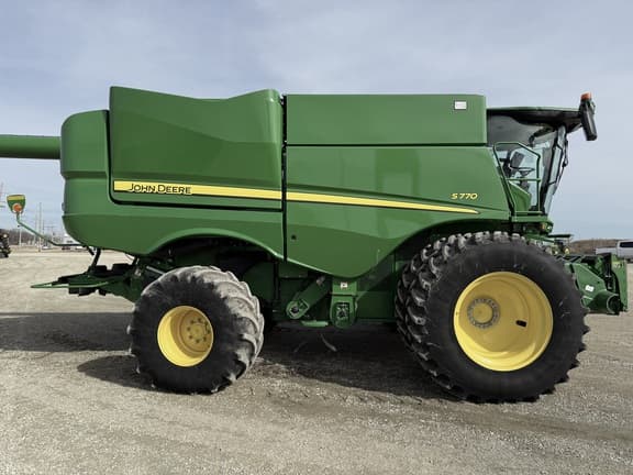 Image of John Deere S770 equipment image 2