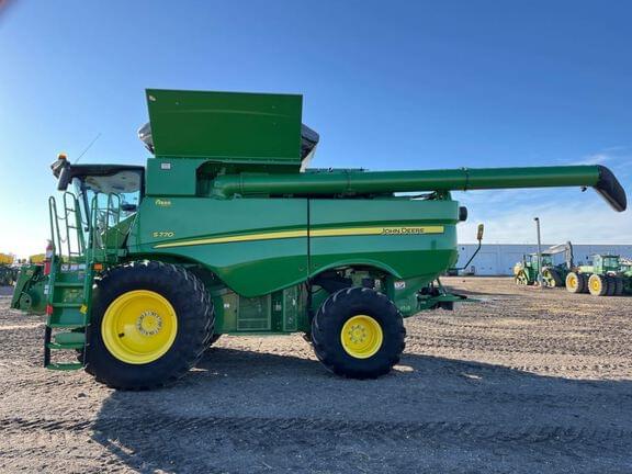 Image of John Deere S770 equipment image 1