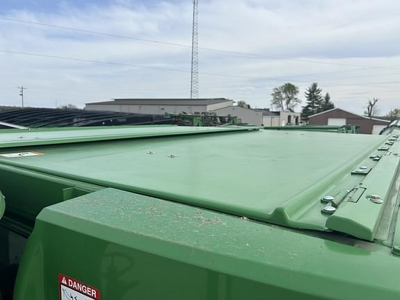 Image of John Deere S770 equipment image 4