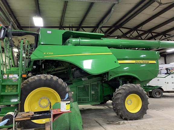 Image of John Deere S770 equipment image 2