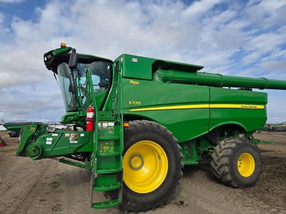 Image of John Deere S770 equipment image 1