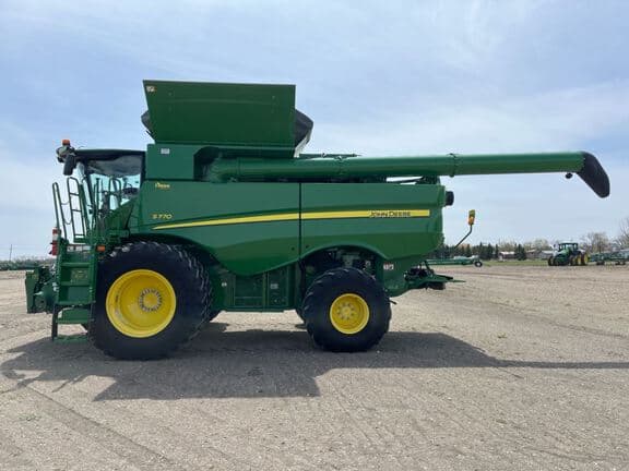 Image of John Deere S770 equipment image 1