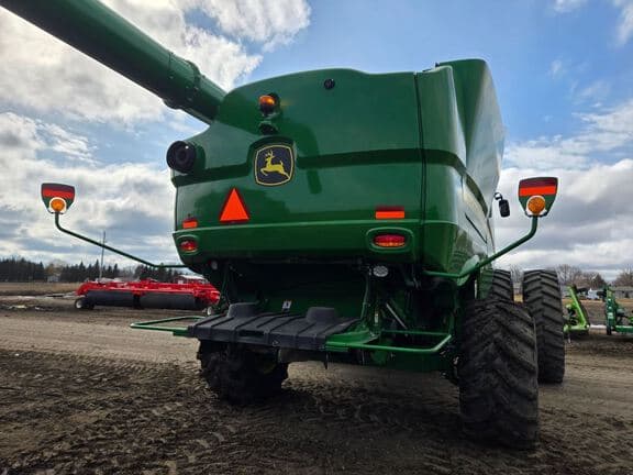 Image of John Deere S770 equipment image 1