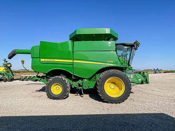 Image of John Deere S770 equipment image 3