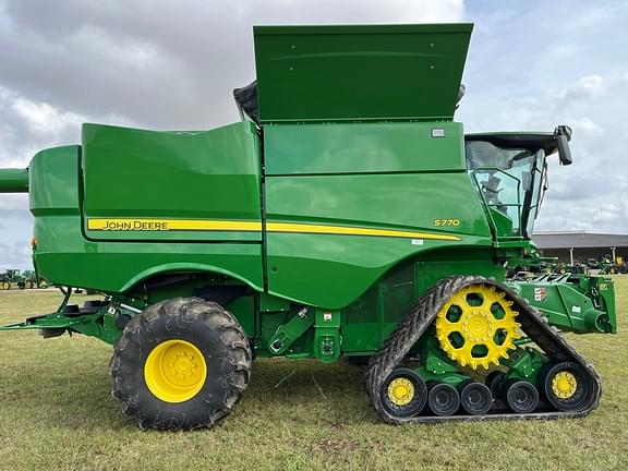 Image of John Deere S770 equipment image 2