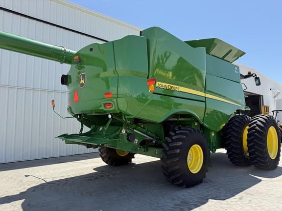 Image of John Deere S770 equipment image 1