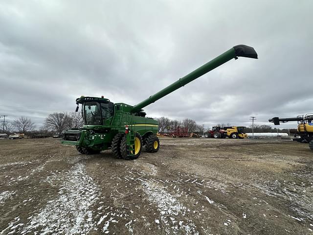 Image of John Deere S770 equipment image 1