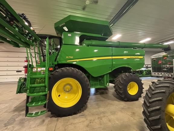 Image of John Deere S770 equipment image 1
