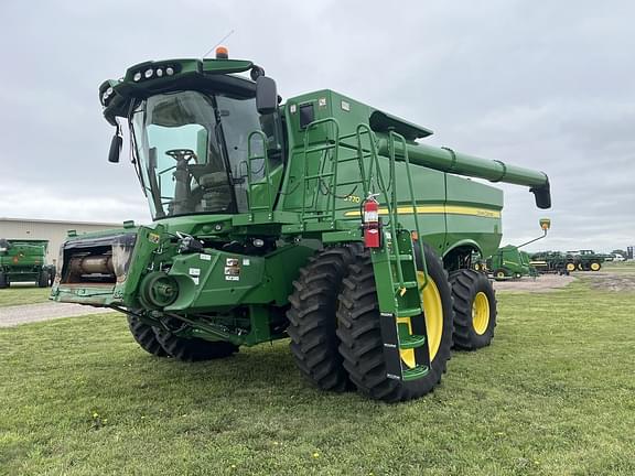 Image of John Deere S770 equipment image 2