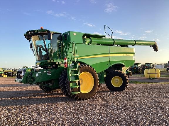 Image of John Deere S770 equipment image 2