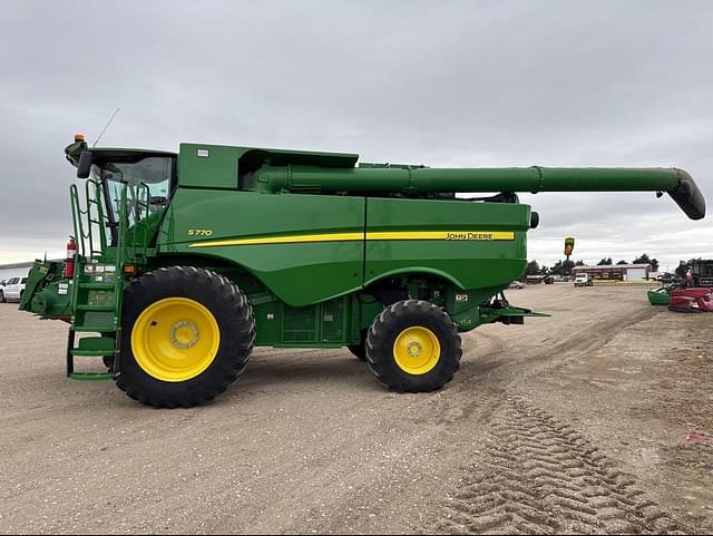 Image of John Deere S770 equipment image 3